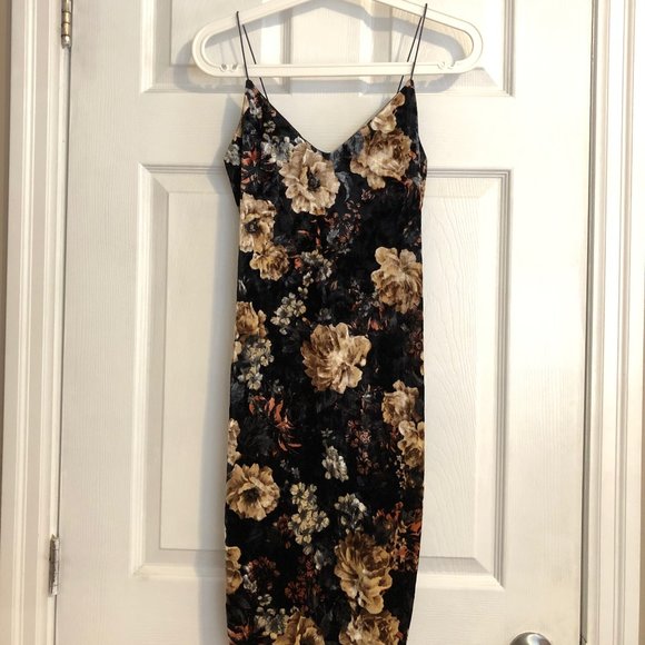 Charlotte Russe Velvet Floral Bodycon Dress - Picture 2 of 4